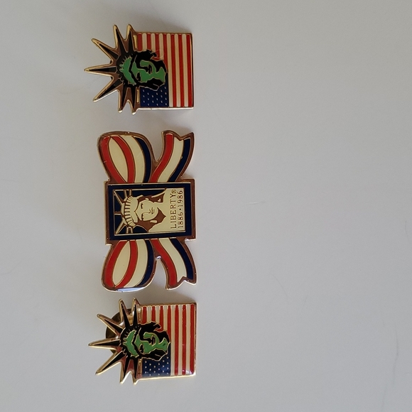 Other - Vintage Set of 3 Gold Tone Statue of Liberty Lapel Hat Pins